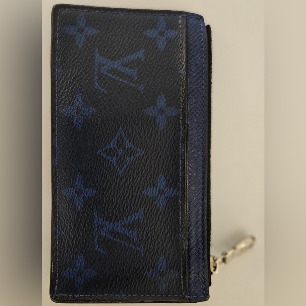 LOUIS VUITTON
Monogram Taiga Coin Card Holder Cobalt